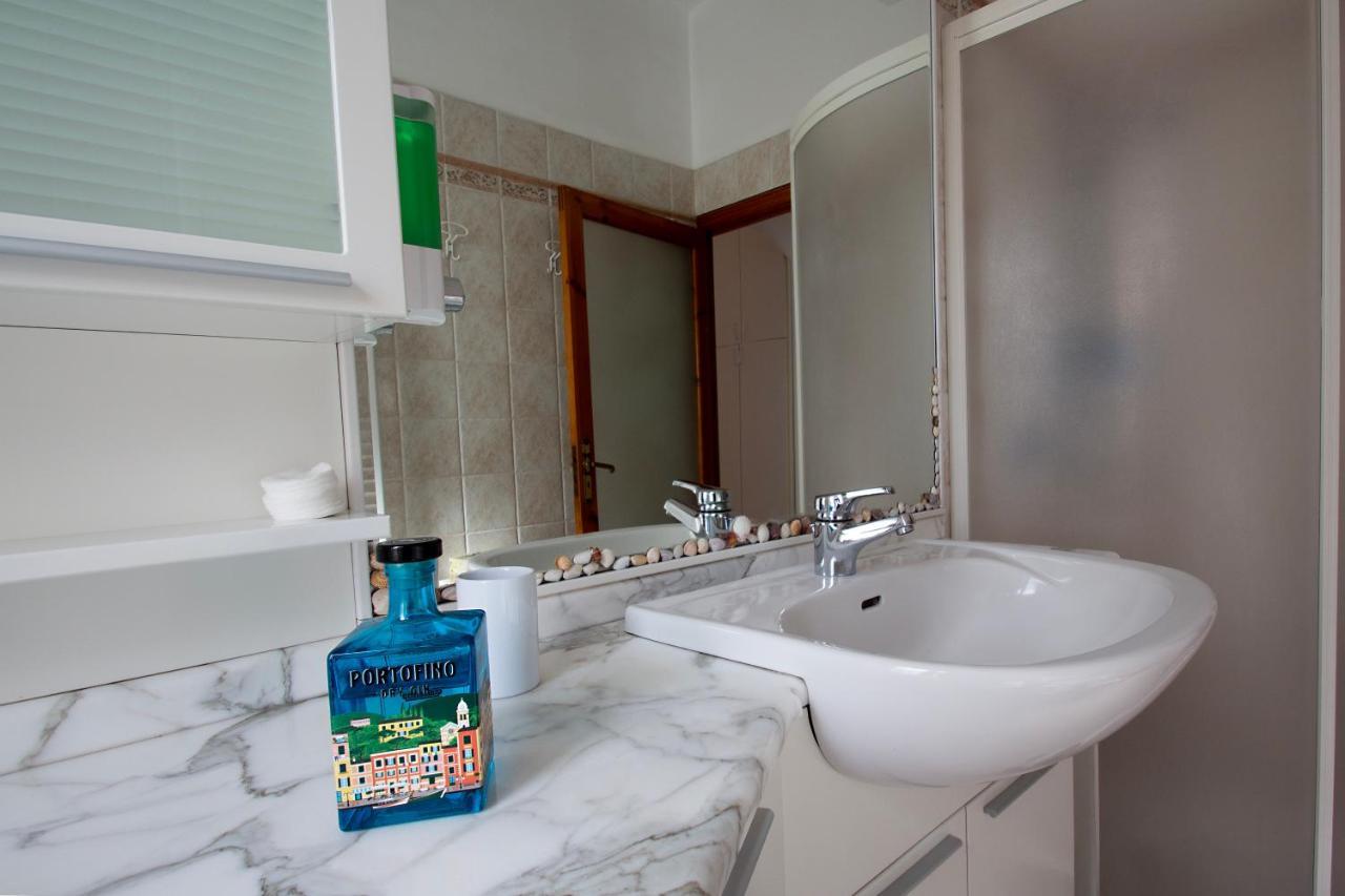 La Casa Di Ele, Parcheggio Privato Gratuito Apartment ลาสเปเซีย ภายนอก รูปภาพ